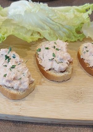 Une photo de Toasts de rillettes de thon