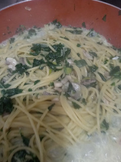Una foto de Spaghetti con espinaca y champiñones