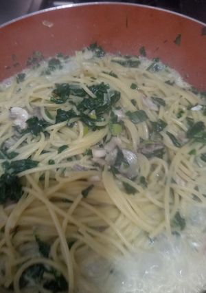 Una foto de Spaghetti con espinaca y champiñones