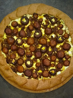 Foto di Galletta integrale alle mandorle con funghi champignon e feta