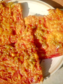 A picture of White bread pizza.