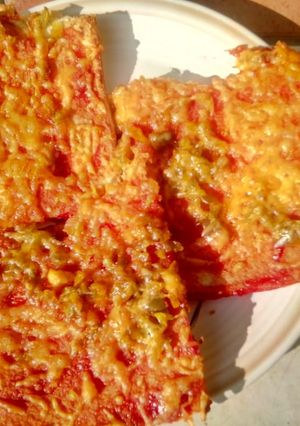 A picture of White bread pizza.