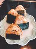 Umeboshi onigiri/ plum rice ball