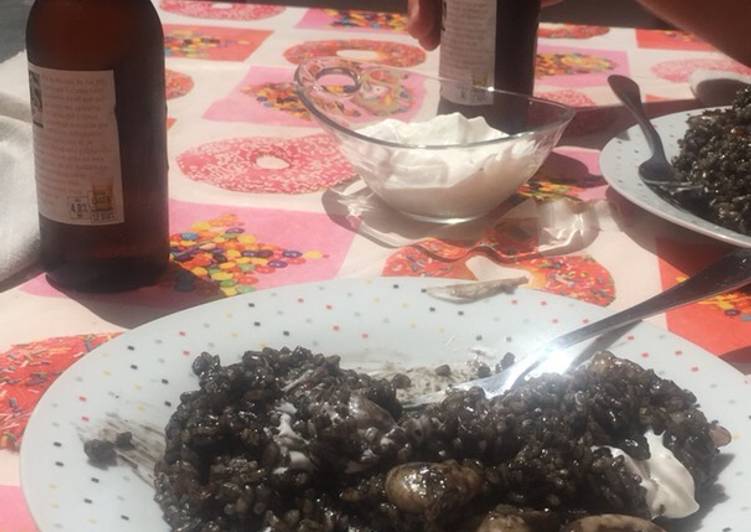 Arroz negro con chipirones