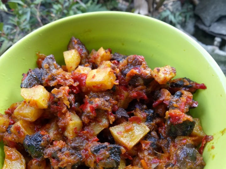 Langkah Gampang Menyiapkan Resep Sambal ati ayam dan kentang yang Uenak Anti Ribet, Lezat Sekali
