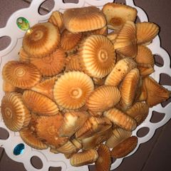 A picture of Mini vanilla cake.