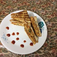 A picture of Cheesy veg sandwich.