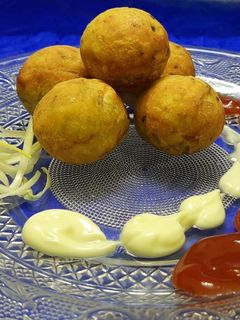 व्हेजी कचोरी (kachori recipe in marathi) रेसिपी चे मुख्य फोटो
