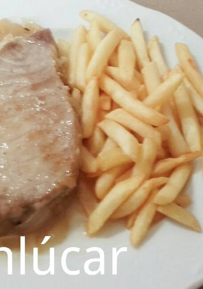 Una foto de Filete de atún encebollado