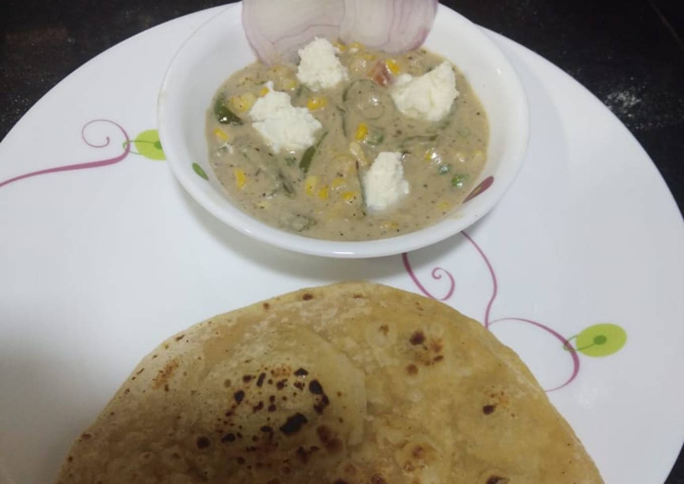 Paneer corn capsicums in white greavy