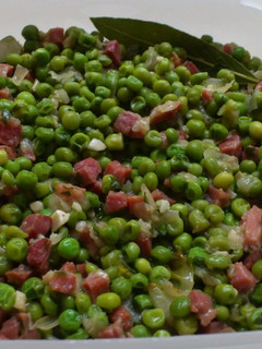 Una foto de Guisantes con jamón