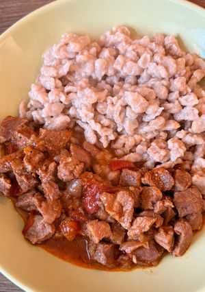 Sertéspörkölt sertéslapockából, kuktával készítve recept fotója