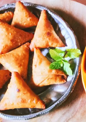 A picture of Leftover chapati samosa.
