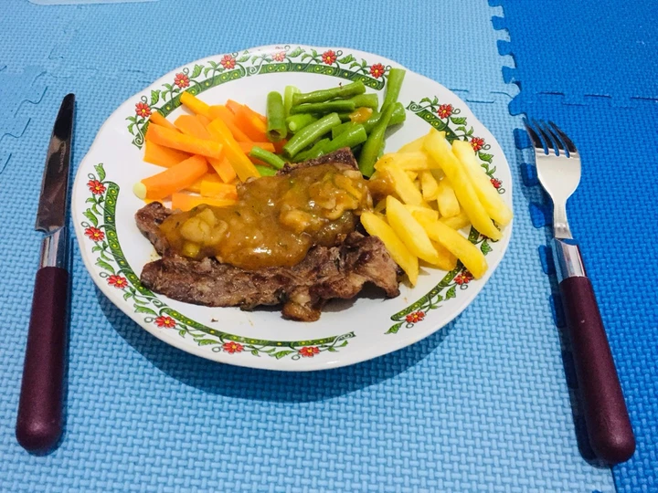 Cara Mudah Membikin Resep Sirloin Steak dan Mushroom Sauce Ala Rumahan yang  Bikin Ketagihan Anti Ribet, Lezat Sekali