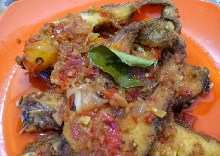 Langkah meracik Ikan Mujair Goreng Balado, Enak