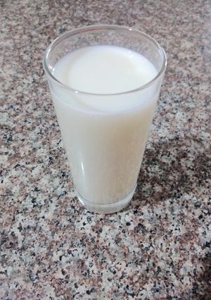صورة لوصفة عصير شراب اللوز اكيد غير شكل 😍🥛
