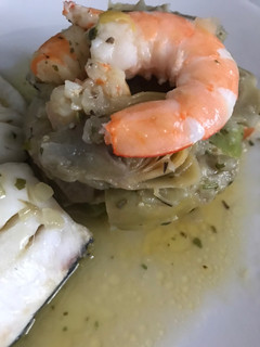 Una foto de Alcachofas salteadas con langostinos