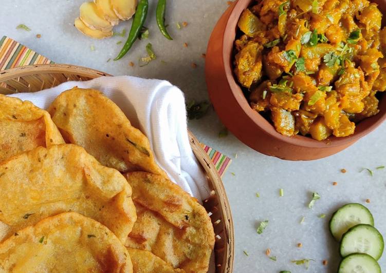 Recipe of Tasty Aloo ki poori with Khatha Meetha Petha (kaddu)