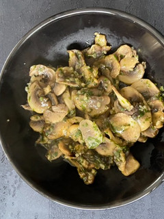 Une photo de Champignons en persillade