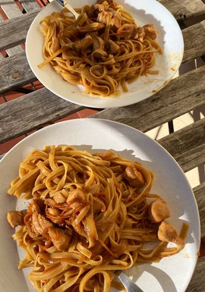 Una foto de Tallarines con “pollo teriyaki”
