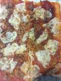 Pizza rápida de carne mixta con salsa barbacoa