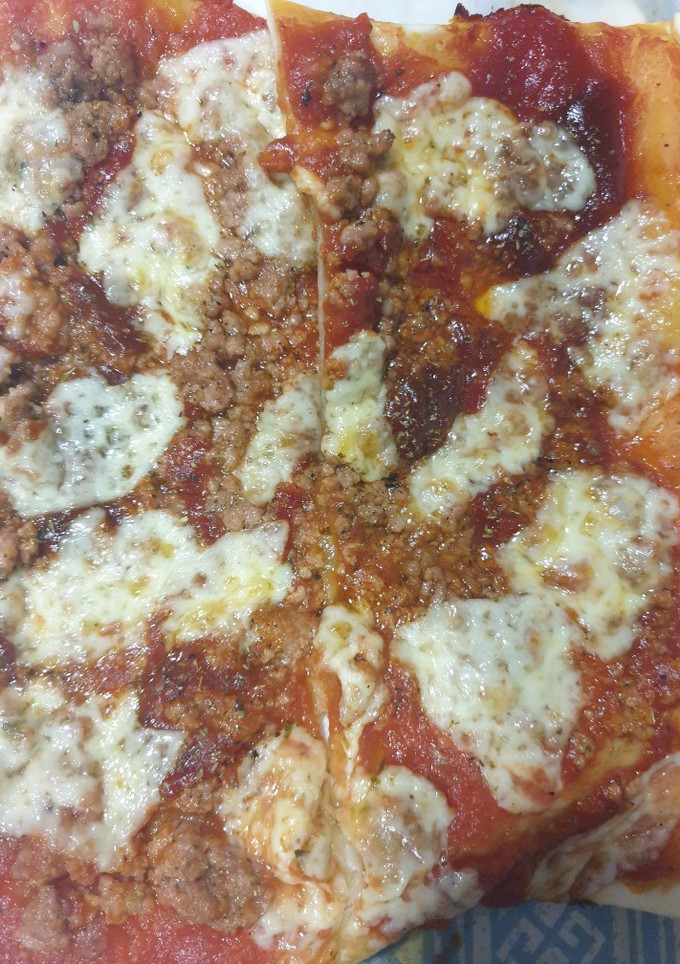 Una foto de Pizza rápida de carne mixta con salsa barbacoa