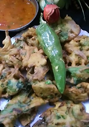A picture of Potato and Onion pakoda.