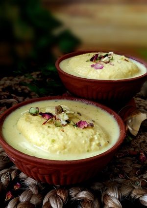 A picture of Kesar Rasmalai.