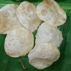 A picture of Luchi(puri).