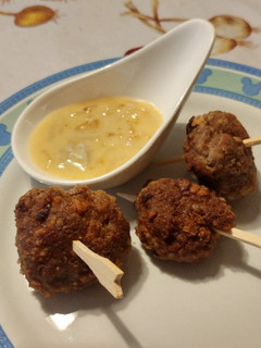 Foto di Polpette di maiale con salsa al gorgonzola e pere