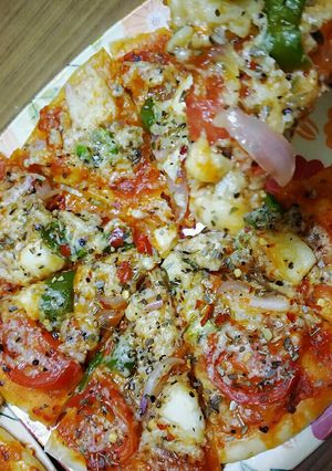 पिज्ज़ा(pizza recepie in hindi) रेसिपी मुख्य फोटो