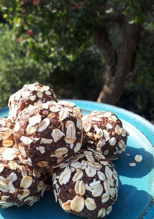 A picture of Cacao energy balls.