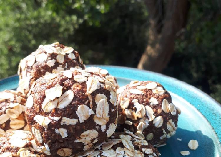 Easiest Way to Make Super Quick Homemade Cacao energy balls
