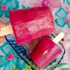A picture of Falsa ice popsicles.