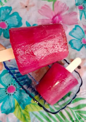 A picture of Falsa ice popsicles.