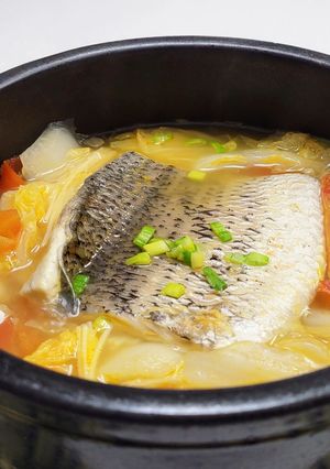 蕃茄白菜鱸魚鍋 的食譜成品照片