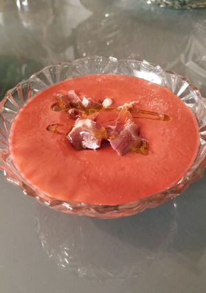Una foto de Salmorejo de remolacha