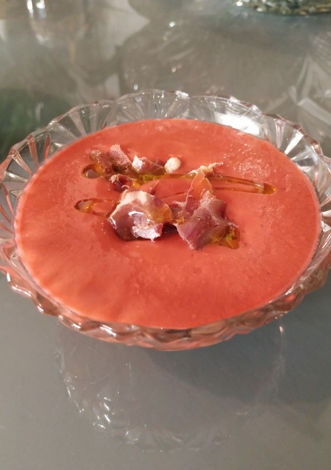 Una foto de Salmorejo de remolacha