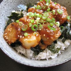 A picture of Scallops Rice Bowl with Miso Sauce.