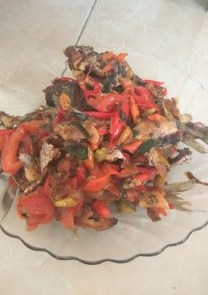 Foto resep Tumis ikan goreng 🌶🌶