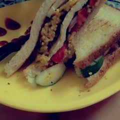 A picture of Veggies Maggi sandwich.