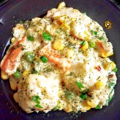 A picture of Mac And Cheese Cauliflower casserole (Desi style).