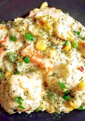 A picture of Mac And Cheese Cauliflower casserole (Desi style).