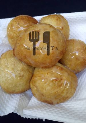 A picture of Coconut stuffed puff.