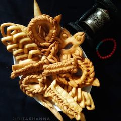 A picture of Tibetan cookie-Khapse.