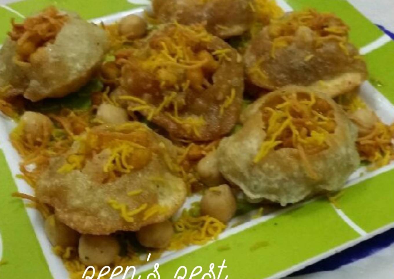 Golgappe Sukhi Puri Chaat