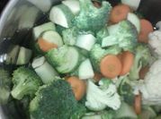 Una foto de ensalada de chayote con zanahoria