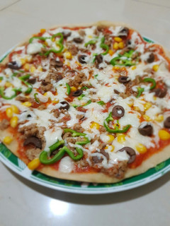 A picture of Pizza with Shawarma 😻🤤😋💛.