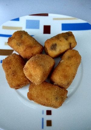 Una foto de Croquetas de cecina y queso de cabra