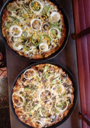 عکسی از دستور پیتزا قارچ و گوشت 🍕